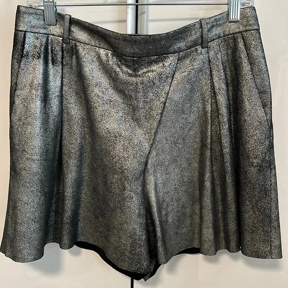 HALSTON HERITAGE NWOT Black Metallic Silver Genuine Leather Shorts, Size 8
